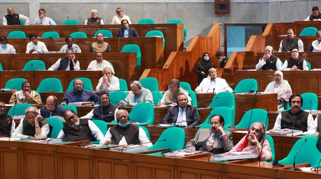 সংসদে জনগণের কোটি টাকা খরচ করে ঘুমিয়ে সময় পার করেন এমপিরা: টিআইবি