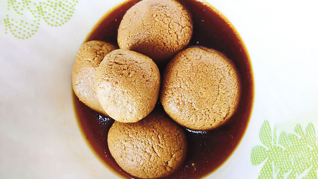 নলেন গুড়ের স্পঞ্জ রসগোল্লা