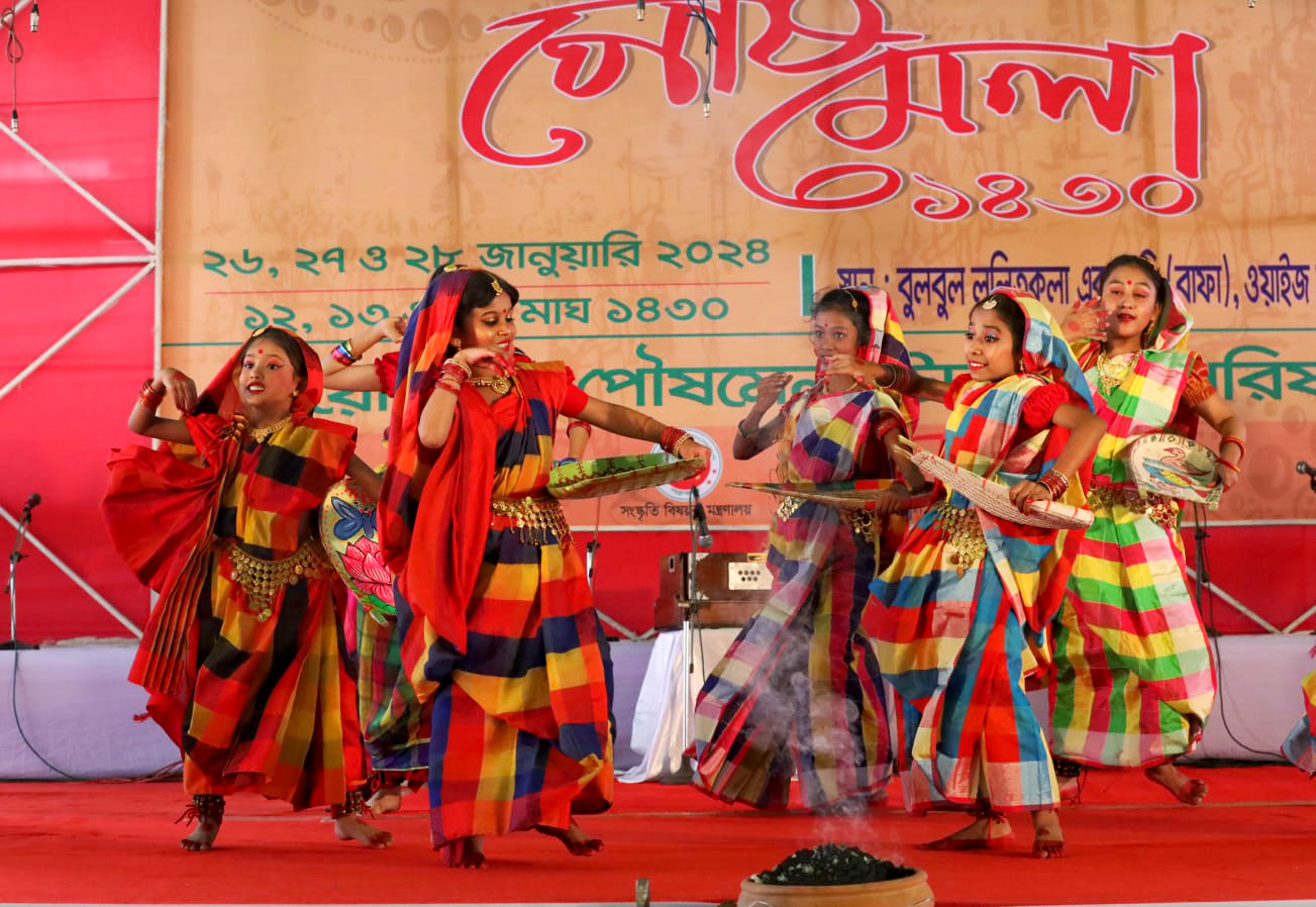 নাচে-গানে-কবিতায় তিন দিনব্যাপী পৌষমেলার আয়োজন।