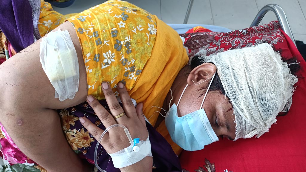 প্রবাসীর বাড়িতে দূর্বৃত্তদের হামলা ও লুটপাট