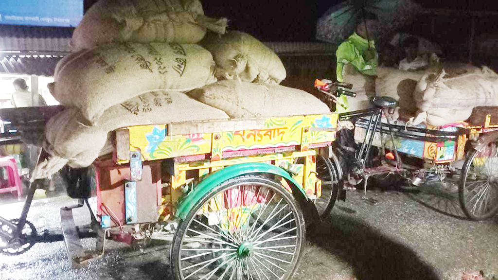 পরিত্যক্ত অবস্থায় খাদ্য অধিদপ্তরের ২০ বস্তা চাল জব্দ