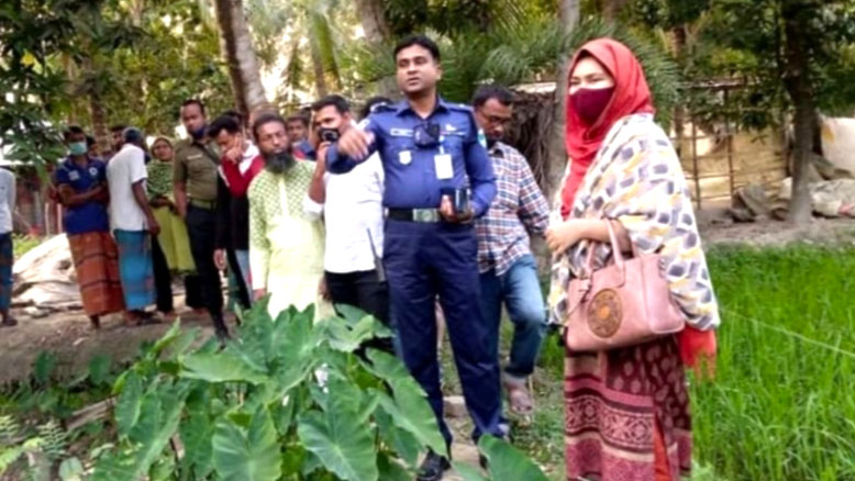 বেড়ায় অবরুদ্ধ ৩ পরিবারের দুরবস্থা দেখলেন ইউএনও