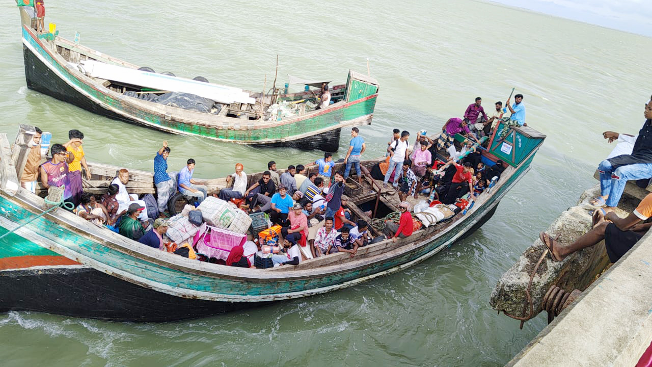 সেন্টমার্টিনগামী ১০০ আরোহী নিয়ে ট্রলার বিকল, দুই ঘণ্টা পর উদ্ধার