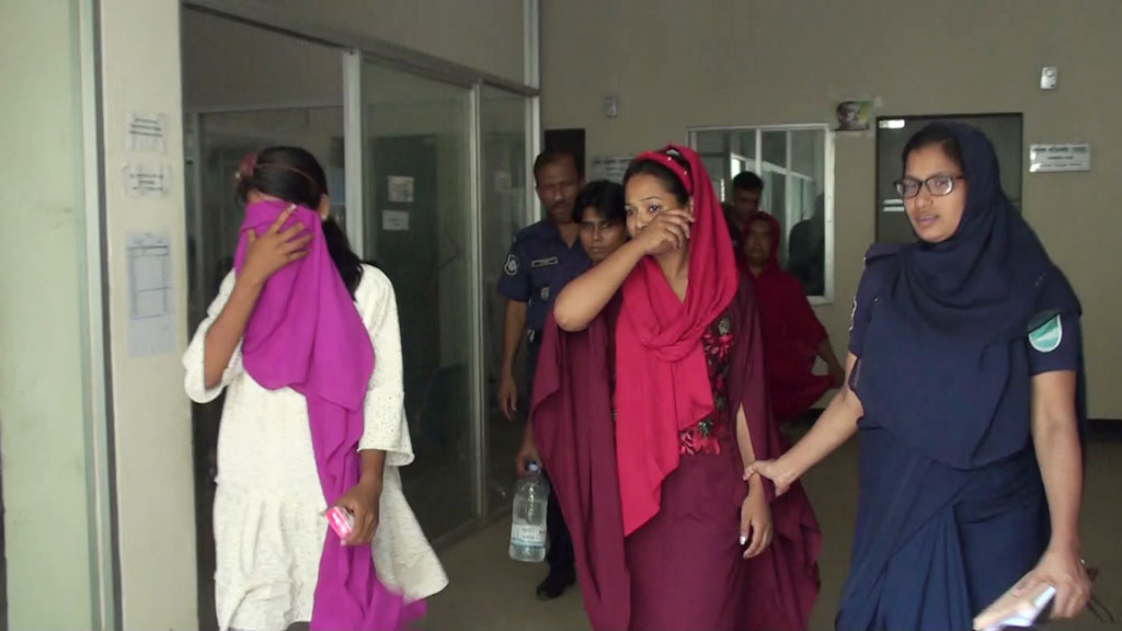 বাসায় ডেকে নগ্ন ভিডিও ধারণ করে চাঁদা দাবি, গ্রেপ্তার ৮ 