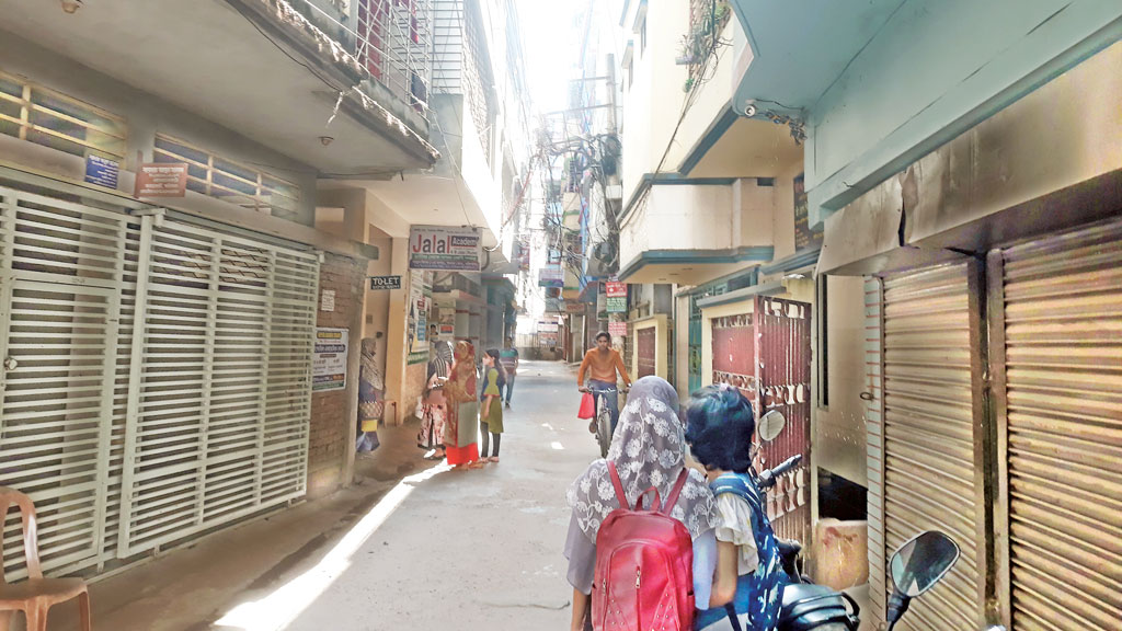 নিষিদ্ধ সময়ে কোচিংয়ের হাট