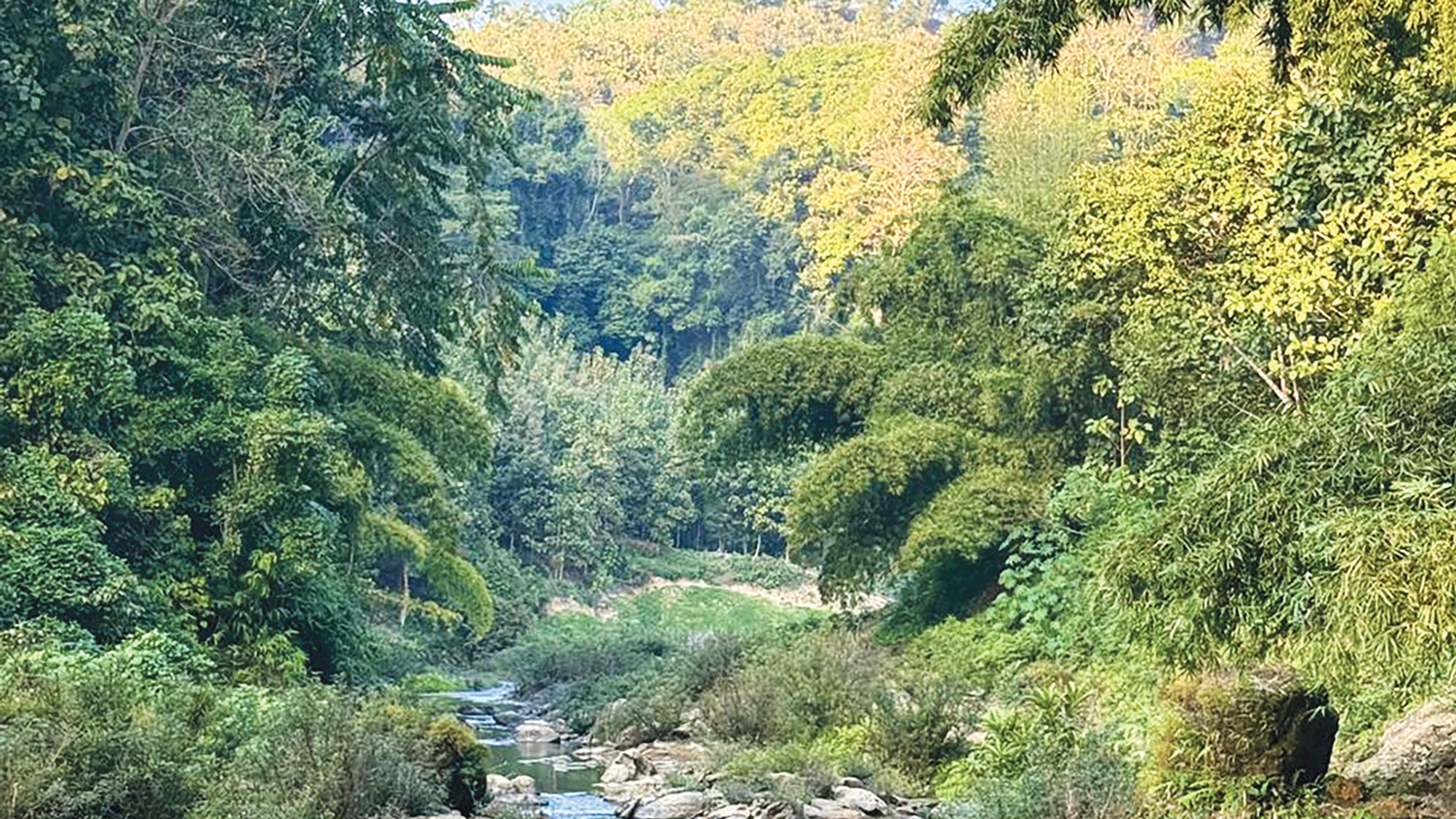 দেবতাখুমের নীরবতায়