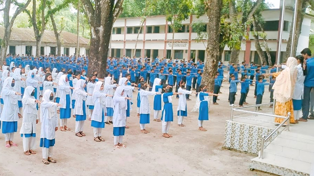 বাঁশের বেড়ায় তৈরি স্কুলটি উপজেলায় সেরা