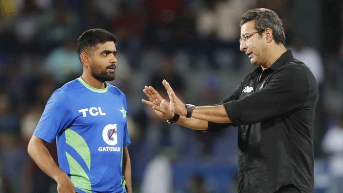 ছোলা বিক্রি করতে এসেছিলে, বাবরকে প্রশ্ন ওয়াসিম আকরামের