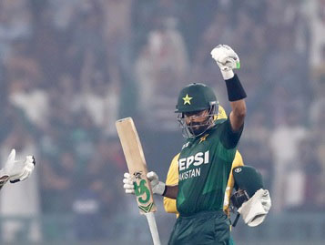 রোহিতের পর কোহলির রেকর্ড ভাঙলেন বাবর