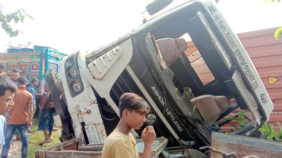 সীতাকুণ্ডে সড়ক দুর্ঘটনায় শিশুসহ দুজন নিহত, আহত ১