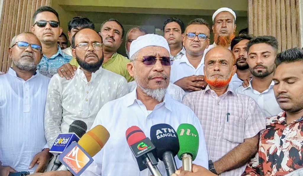 মাদকসেবী ও কারবারিকে ধরে উত্তমমধ্যম দিয়ে পুলিশে দিতে বললেন বাবর