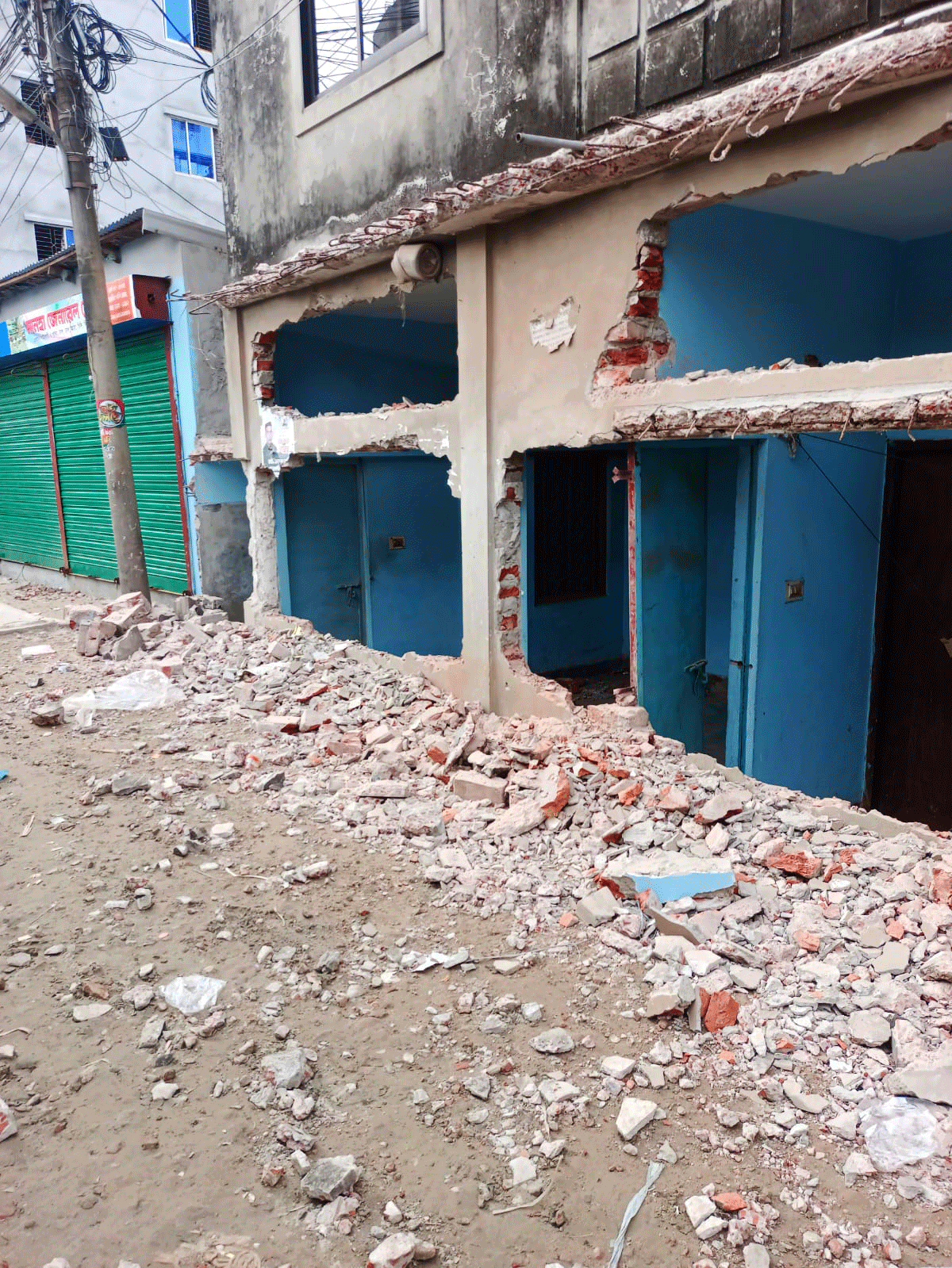সড়ক সম্প্রসারণে পূর্ব বাড্ডায় বাড়ি ভাঙার অভিযোগ