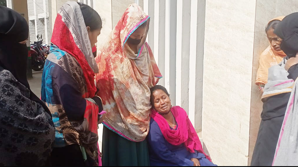 শ্রীপুরে সড়ক দুর্ঘটনায় নানি-নাতির মৃত্যু
