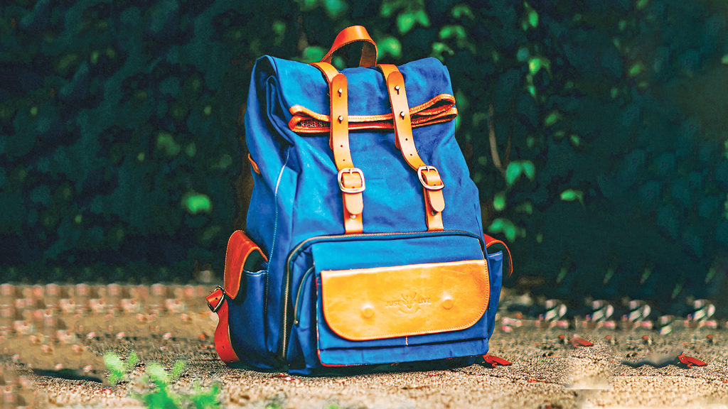 দুর্যোগে ইমার্জেন্সি ব্যাকপ্যাকে যা রাখবেন