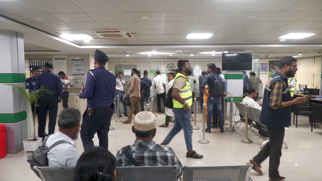 বাগেরহাটের পূবালী ব্যাংকের লকার থেকে ২০০ ভরি স্বর্ণালংকার ‘গায়েব’