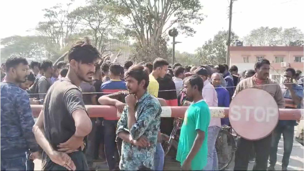 ট্রেনে কাটা পড়ে শিশুর মৃত্যু, স্থানীয়দের বিক্ষোভে