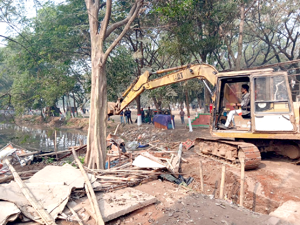 বগুড়ায় উচ্ছেদ অভিযানে রেলওয়ের ২১ শতক জমি উদ্ধার