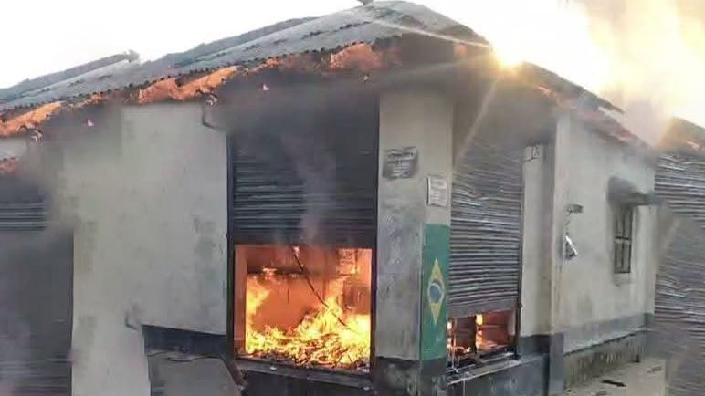 বগুড়ায় আহত যুবকের মৃত্যুর গুজব, ৩০ বাড়িতে লুটপাট-আগুন