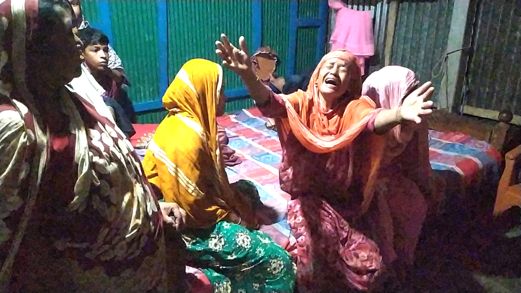 দাওয়াত দিতে এসে কিলঘুষিতে মধ্যবয়সীর মৃত্যু, মেয়ের শ্বশুর-শাশুড়িসহ আটক ৩