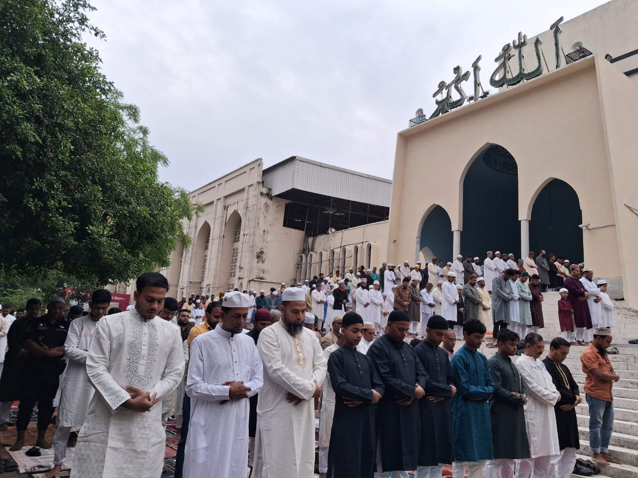 বায়তুল মোকাররমে ঈদের প্রথম জামাত অনুষ্ঠিত