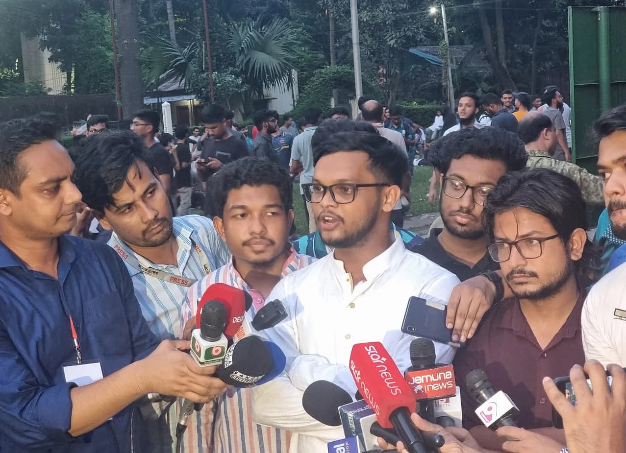ঢাবি ক্যাম্পাসে মির্জা আব্বাস, অভিযোগ আবু বাকেরের