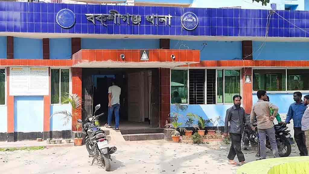 যুবলীগের ব্যানারে মুখোশধারীদের মশাল মিছিল, ওসির দাবি—‘এআই ভিডিও’