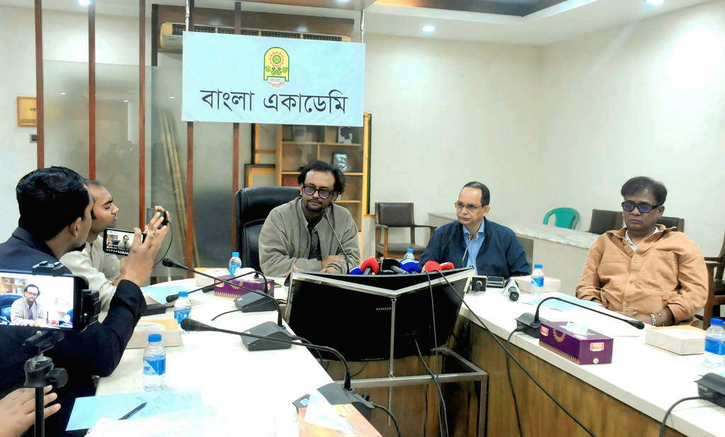 পেছাচ্ছে না অমর একুশে বইমেলা