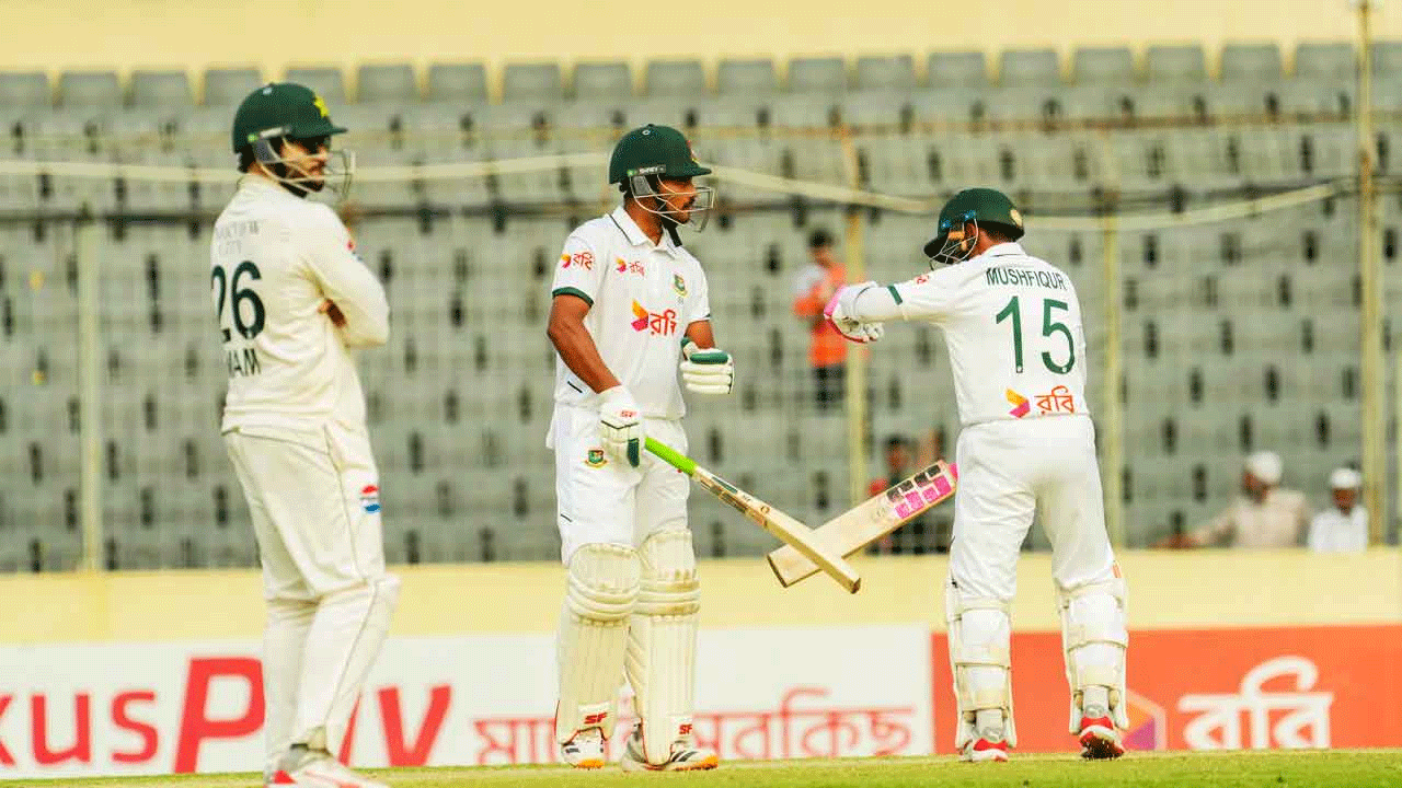একের পর এক উইকেট হারিয়ে অলআউট হওয়ার শঙ্কায় বাংলাদেশ