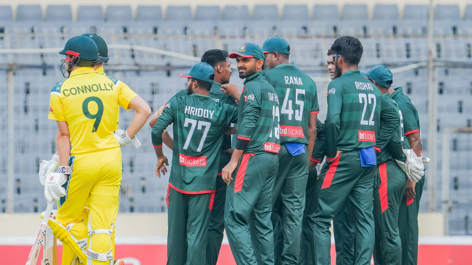 সৌম্যকে ফিরিয়ে ফিল্ডিংয়ে বাংলাদেশ