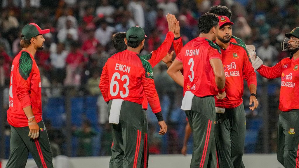 চার বছর পর ঘরের মাঠে ধবলধোলাই বাংলাদেশ