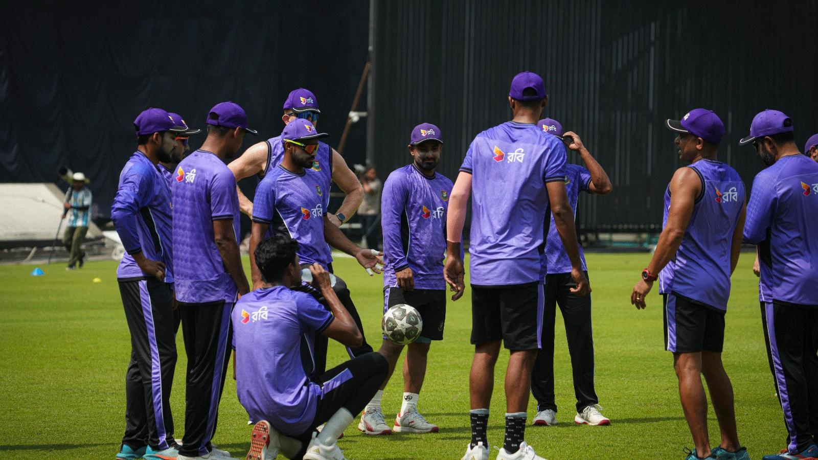 টস হেরে ফিল্ডিংয়ে বাংলাদেশ