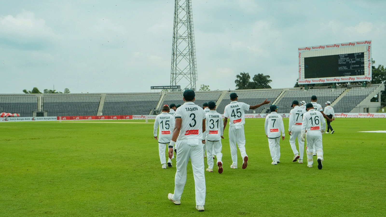 লিড নেওয়ার পথে বাংলাদেশ