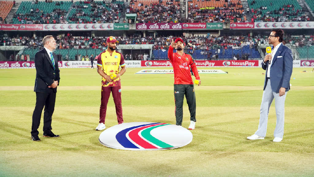 ফিরলেন জাকের, টিকে থাকার মিশনে ফিল্ডিংয়ে বাংলাদেশ