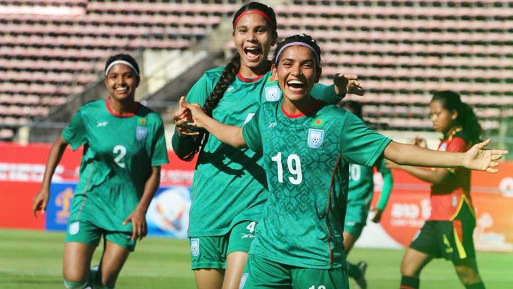 শান্তির ‘অলিম্পিক গোল’, এগিয়ে থেকে বিরতিতে বাংলাদেশ