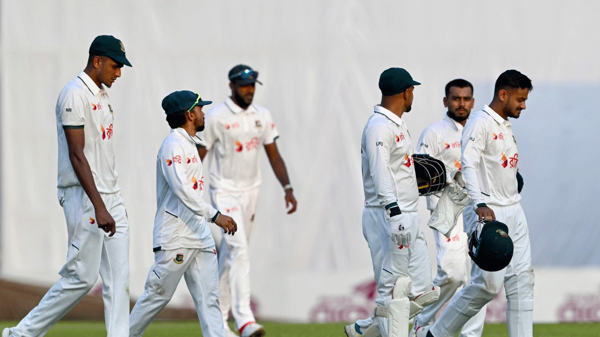 চাপ সামলে লিডের স্বপ্ন দেখছে পাকিস্তান