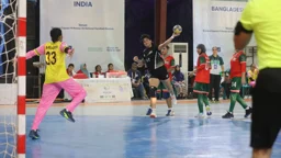 ভারতের সঙ্গে লড়াই করেও পারল না বাংলাদেশ