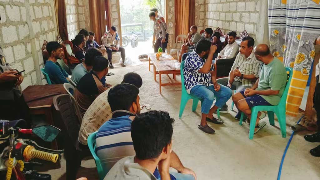 অস্ট্রেলিয়ার সীমান্তরক্ষী জাহাজে ২ সপ্তাহ আটকা ১৫ বাংলাদেশি, নিখোঁজ ২৬