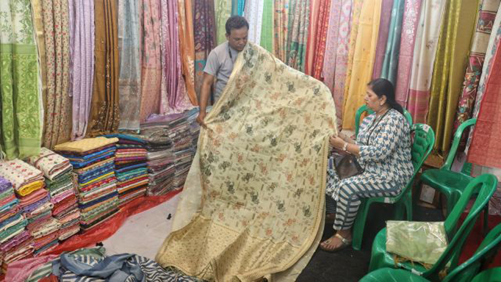 কলকাতার বাণিজ্যমেলায় বাংলাদেশি স্টল, ক্রেতাও জুটছে ভালো
