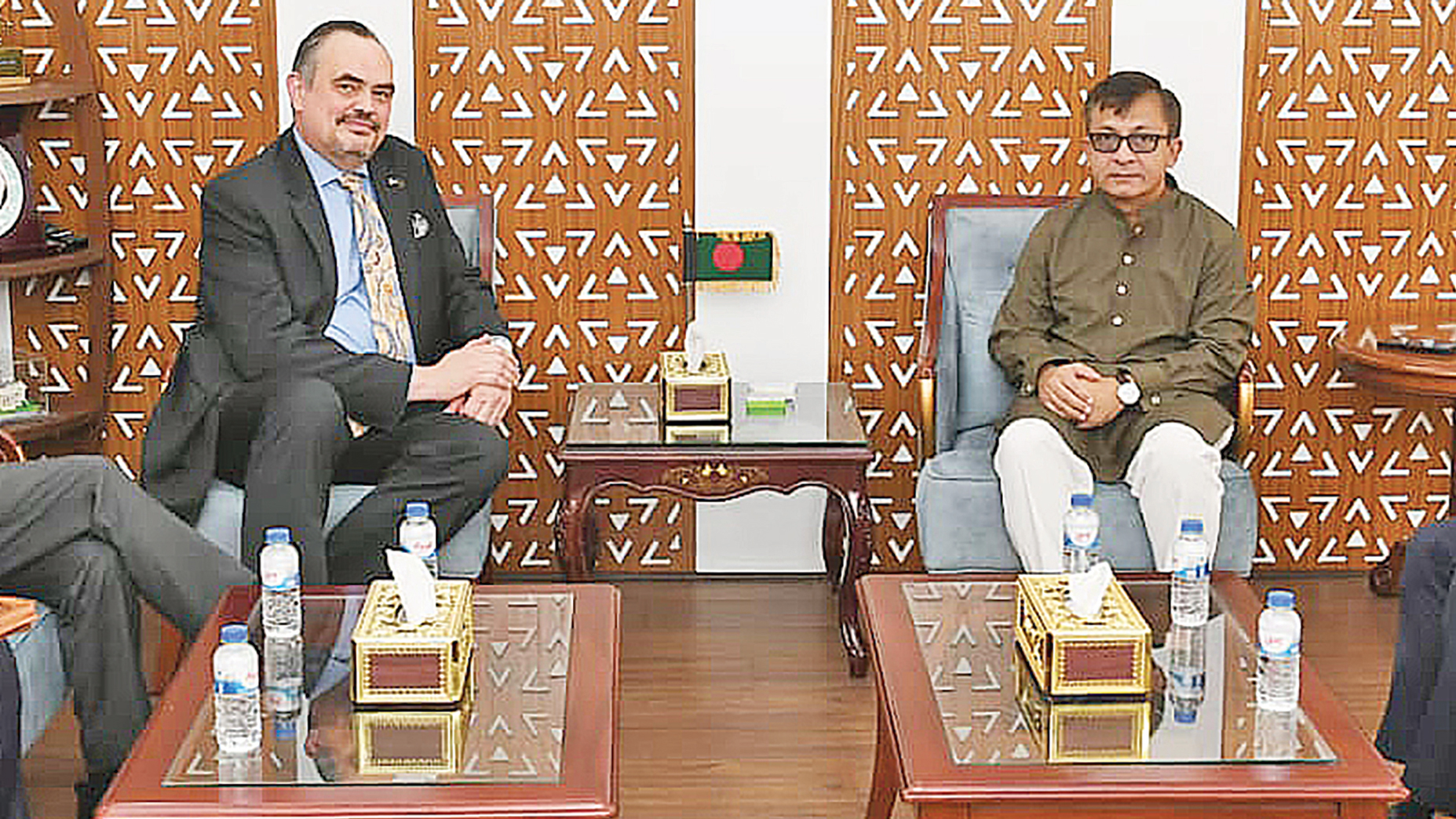 মার্কিন প্রতিনিধি ঢাকায় আসছেন: যুক্তরাষ্ট্রের সঙ্গে বাণিজ্য কূটনীতিতে নতুন মোড়