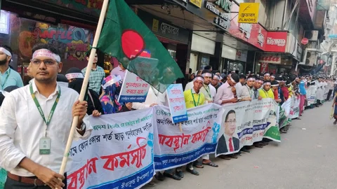 চট্টগ্রামে প্রধানমন্ত্রীর সফর ঘিরে চাকরিচ্যুত ব্যাংকারদের অবস্থান