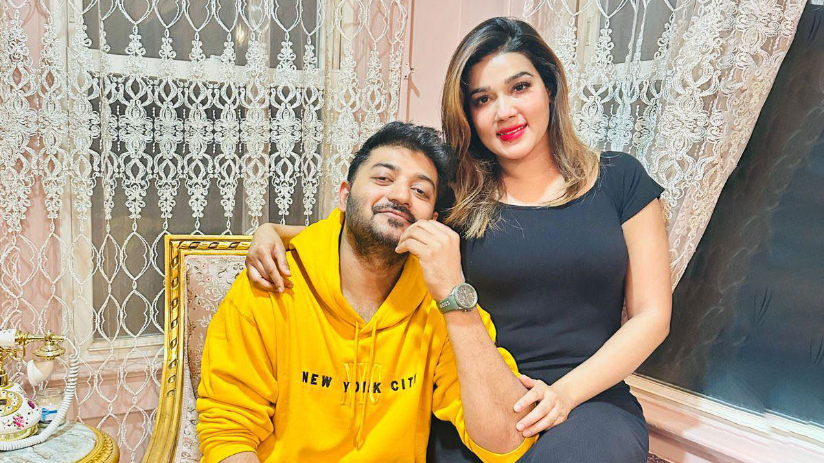 যুক্তরাষ্ট্রে গিয়ে দূরত্ব ঘুচল বাপ্পী-মাহির