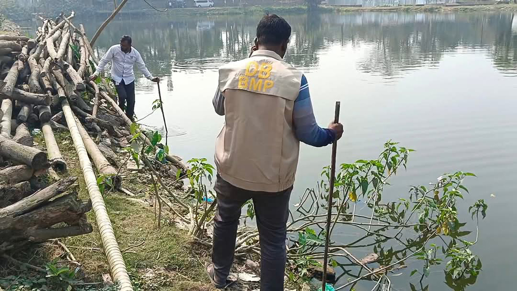 তিন দিন পর বরিশালে দিঘিতে মিলল লাশের আরও ৫ খণ্ড