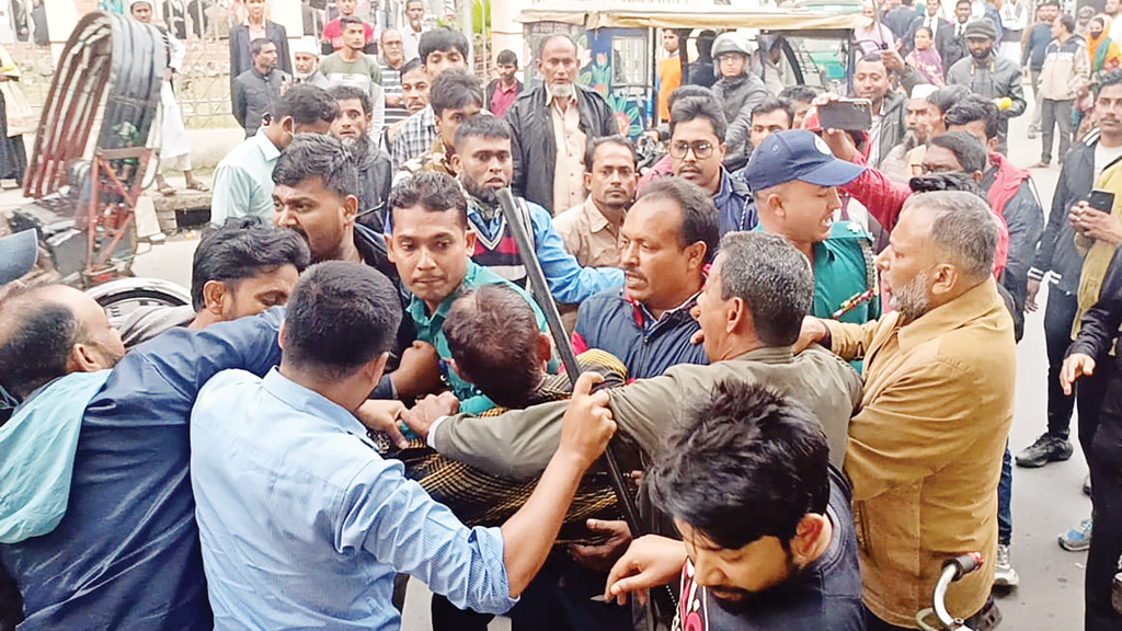 জাপা নেতার রিমান্ড শুনানিতে হট্টগোল, বাইরে আ.লীগ নেতাকে মারধর