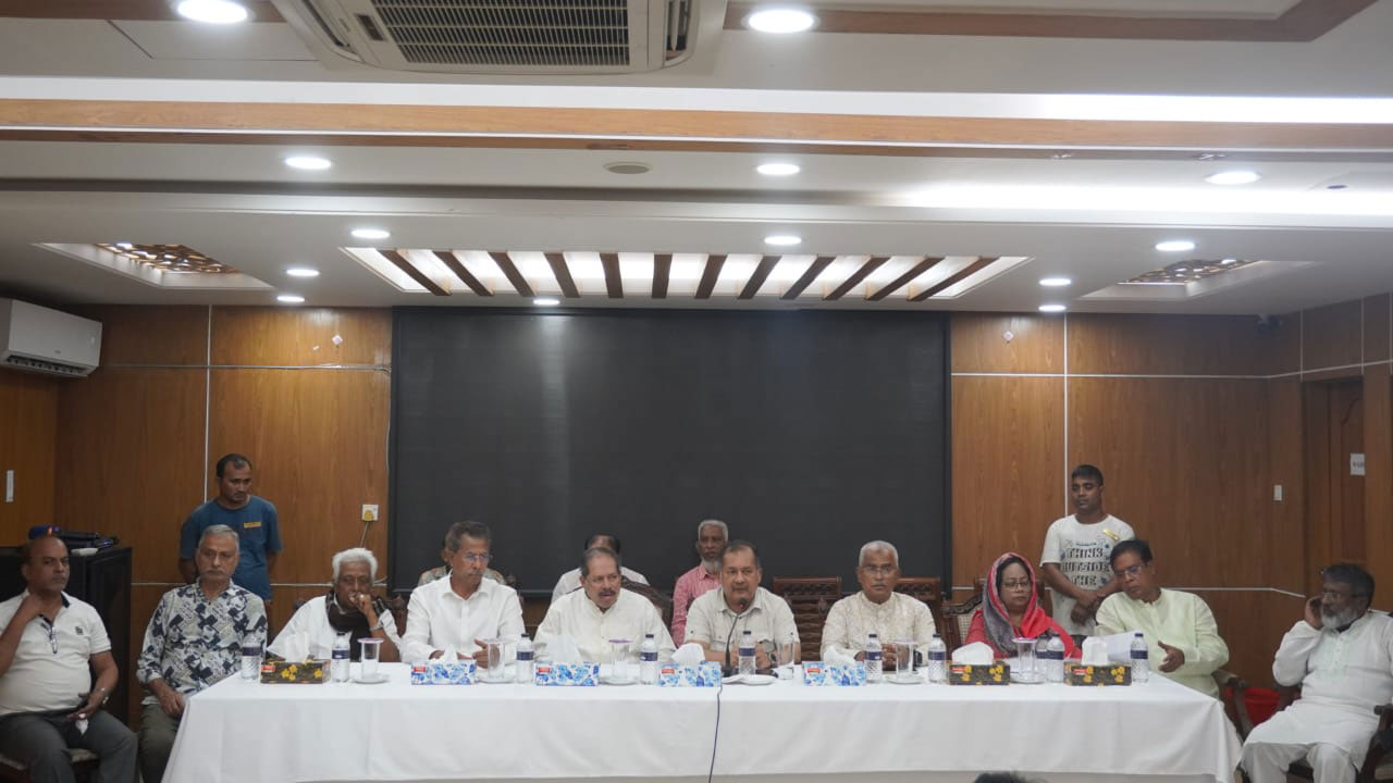 প্রধানমন্ত্রীর বরিশাল সফর ঘিরে বিএনপির প্রস্তুতি, নিরাপত্তায় প্রশাসনের তৎপরতা