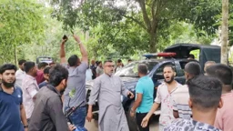 বরিশালে আ. লীগ নেতার বাড়ি থেকে যুবলীগ-ছাত্রলীগের ৭ নেতা-কর্মী আটক