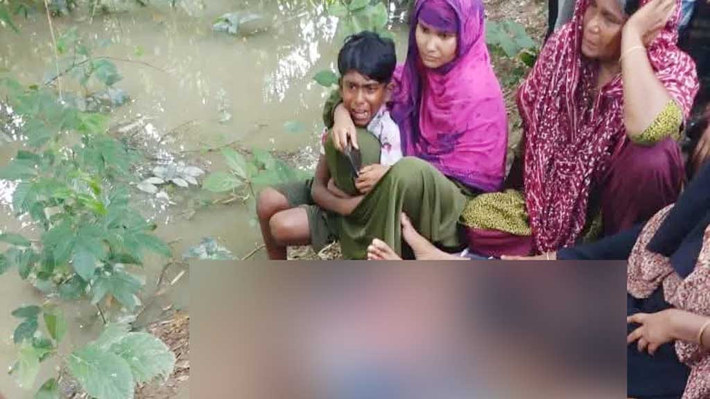 কৃষককে গলা ও হাত পায়ের রগ কেটে হত্যা করল বোরকা পরা দুর্বৃত্তরা