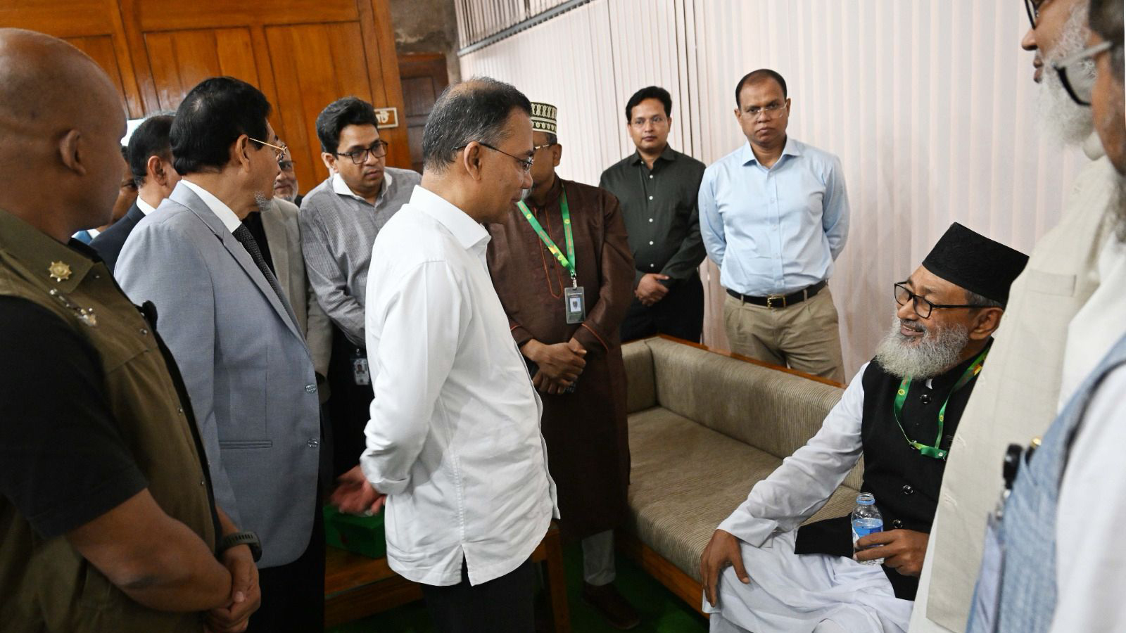 অধিবেশন চলাকালে অসুস্থ বিরোধীদলীয় এমপির খোঁজ নিলেন প্রধানমন্ত্রী