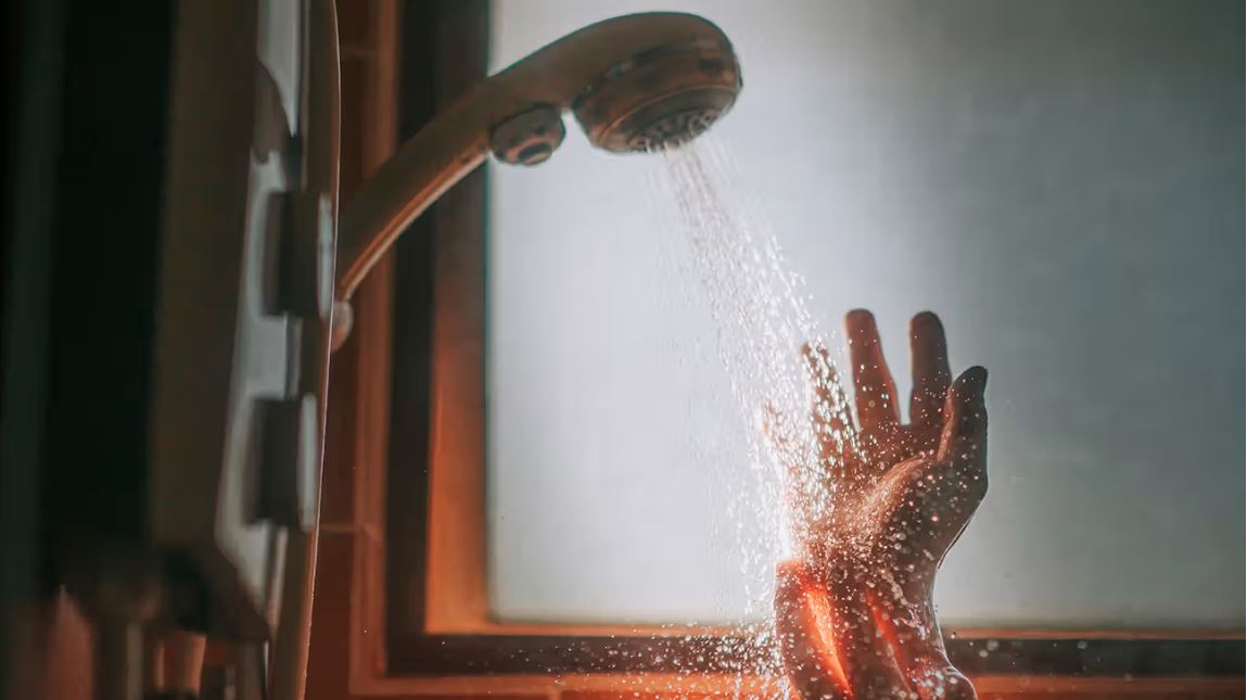 ফরজ গোসলের সময় নারীদের চুল ধোয়ার বিধান