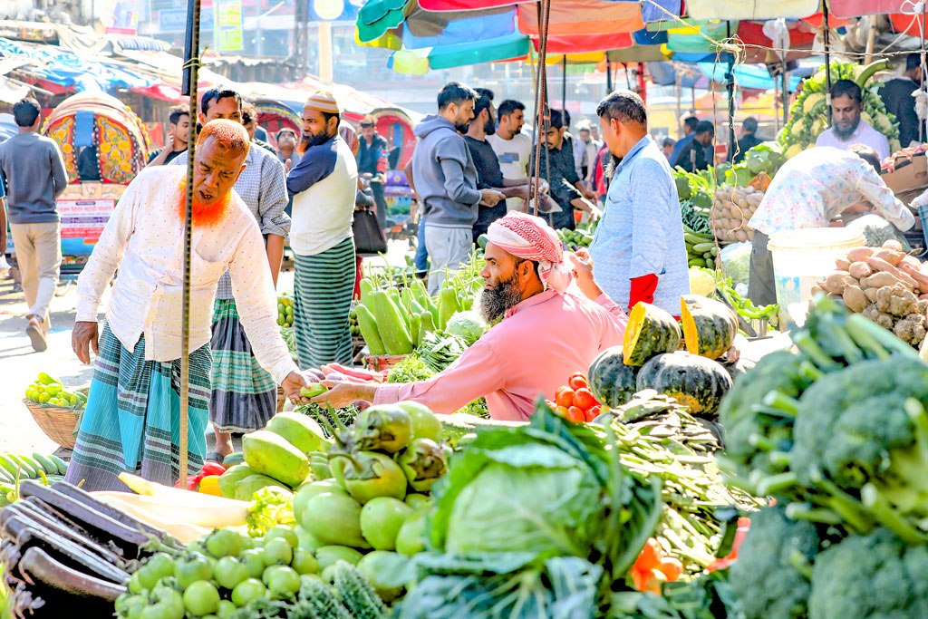 লোকসানে চাষি, পকেট কাটা পড়ছে ক্রেতার