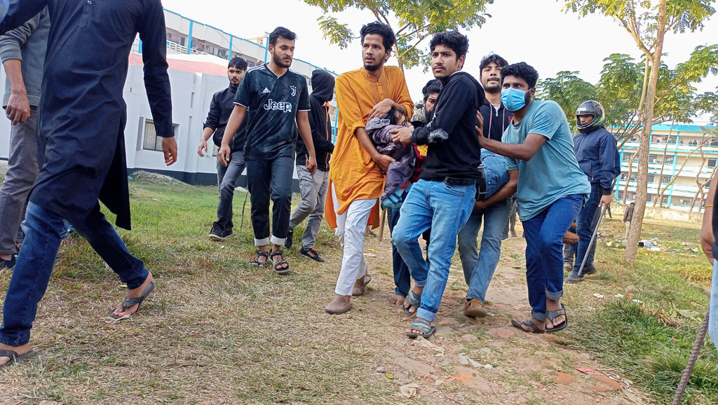 সিকৃবিতে ছাত্রলীগের ২ গ্রুপে সংঘর্ষ, আহত কয়েকজন
